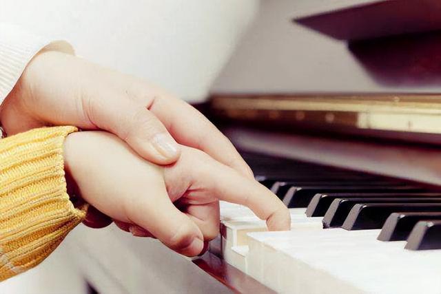 孩子初学钢琴，买台最便宜的入门级钢琴够用了吗？-1.jpg