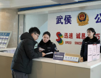 羡慕了！听说在这儿拍身份证照 警方主动增设“微美颜”  | 致敬“她力量”