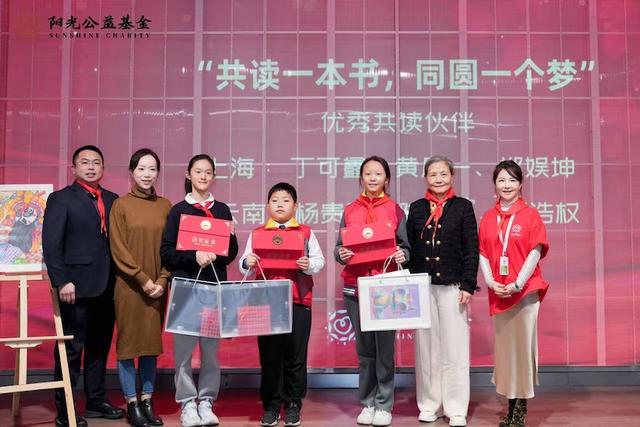 沪滇少年共画同心圆：AI里的童真绘画笔触-4.jpg