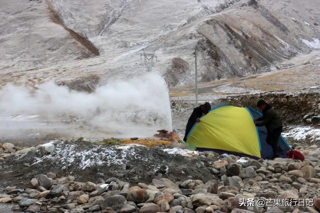 西藏公路边发现一处野温泉，90多度热气腾腾，免费不要钱-3.jpg
