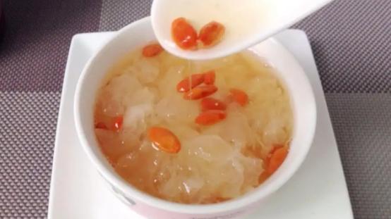 九月昼夜温差大，老人记得：做好2事，吃4“暖食”，温补又养身-3.jpg
