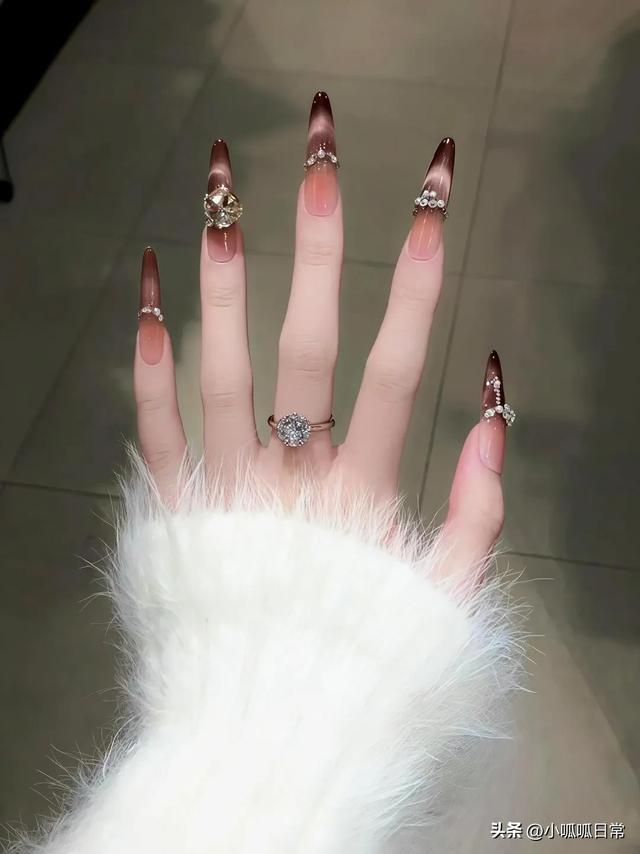 男朋友追着夸好看的千金感少女的酥胸-3.jpg