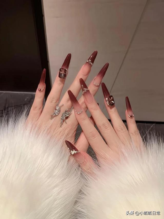 男朋友追着夸好看的千金感少女的酥胸-4.jpg