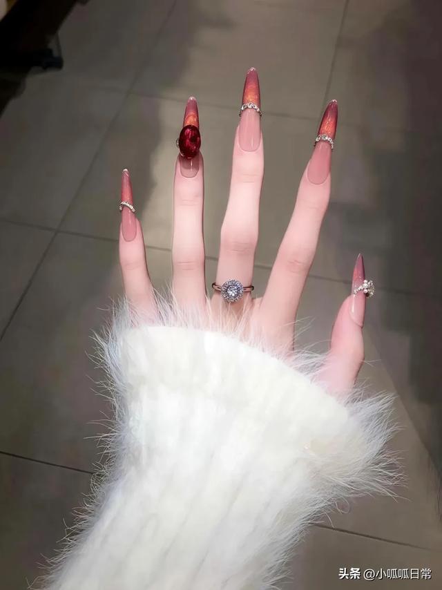 男朋友追着夸好看的千金感少女的酥胸-8.jpg