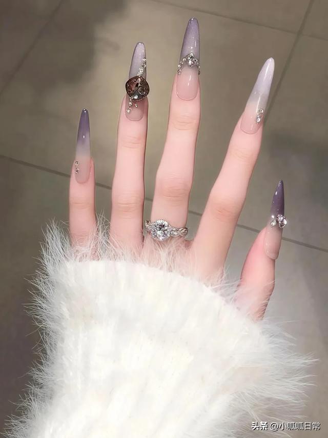 男朋友追着夸好看的千金感少女的酥胸-9.jpg
