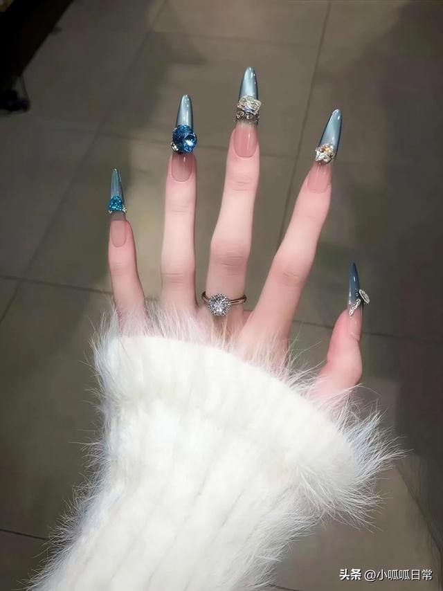 男朋友追着夸好看的千金感少女的酥胸-7.jpg