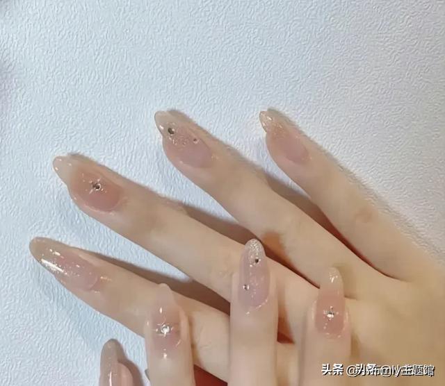 好看又实用的少女的酥胸款式-6.jpg